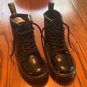 Girls' Dr. Martens Little Kid Zavala Jr. Combat Boots